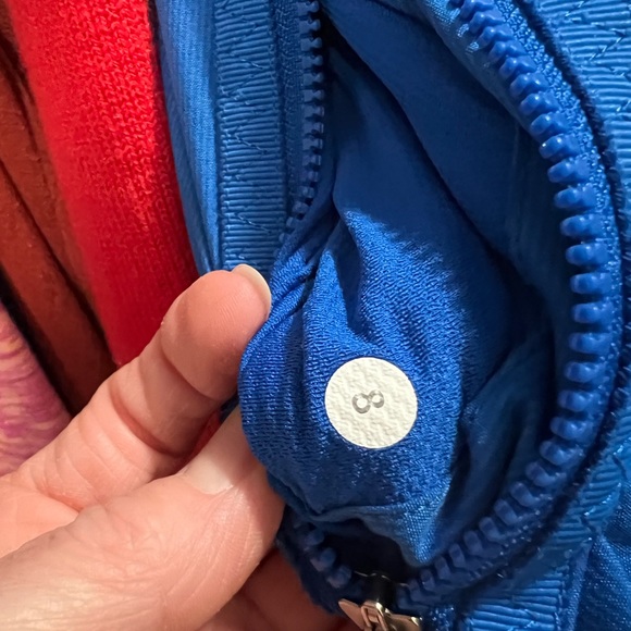 Women’s Lululemon size 8 blue jacket - Picture 6 of 7